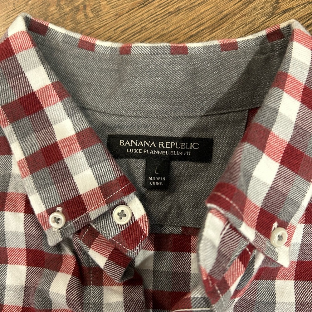 Men’s Banana Republic flannel button down.